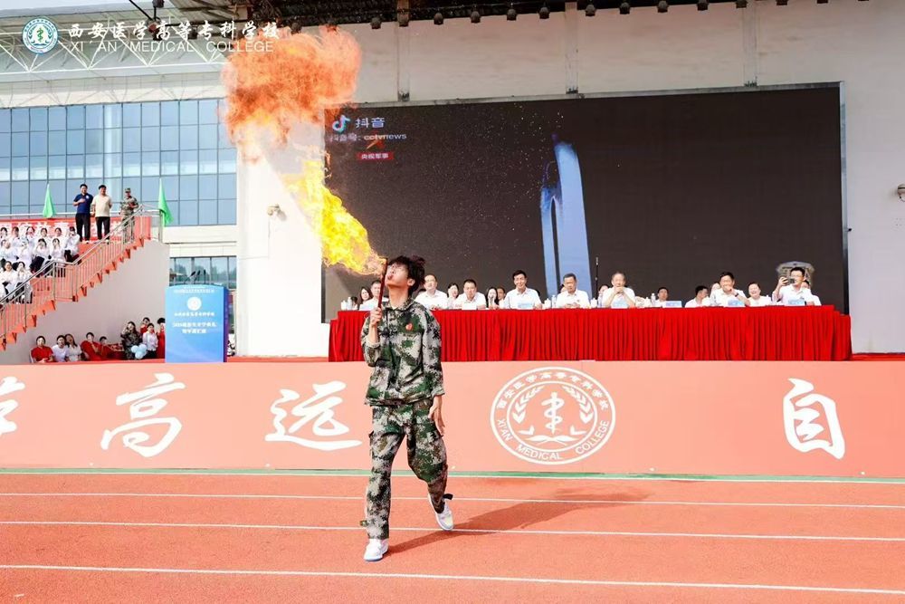 英姿颯爽,軍訓匯演展風采