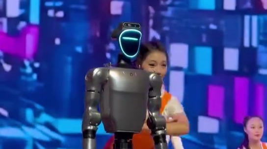 机器人说脱口秀你见过没　甘肃守护网络安全科技范十足