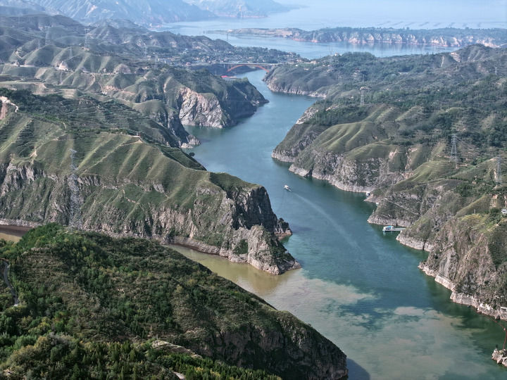 甘肃省临夏回族自治州永靖县境内的刘家峡库区（2025年9月15日摄，无人机照片）　新华社发（侯齐　摄）