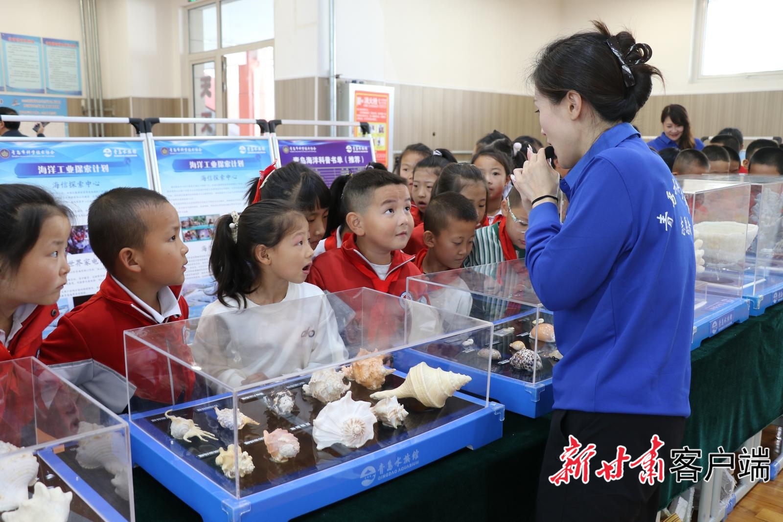 “山海相依　筑梦蔚蓝”——青岛&middot;定西海洋科普东西部协作海洋科普大篷车西部巡回展走进安定区关川实验学校（图片由定西市科协提供）