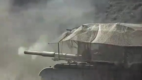 俄军西集群T-80BVM车族组织战术训练