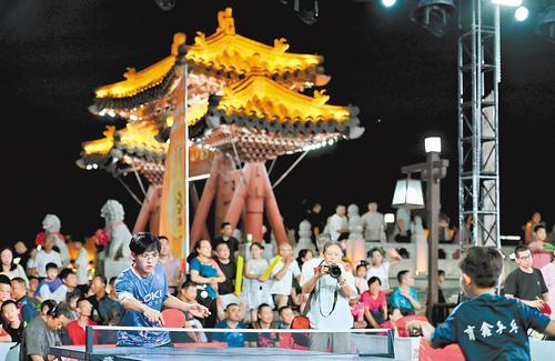 9月7日，选手在正定阳和楼东广场参加2025“正定乒乓”全民联赛。 本报记者 王伟宏摄