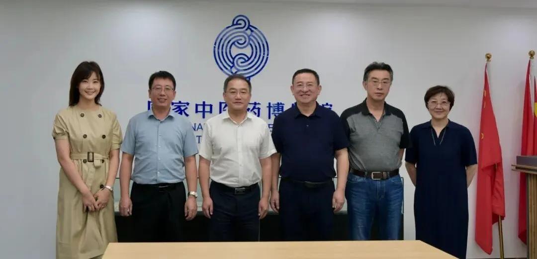 黄铮（左一）、张忠勇（左二）、杨荣臣（左三）、赵建勇（右三）、陈峥（右二）、高秀敏（右一）