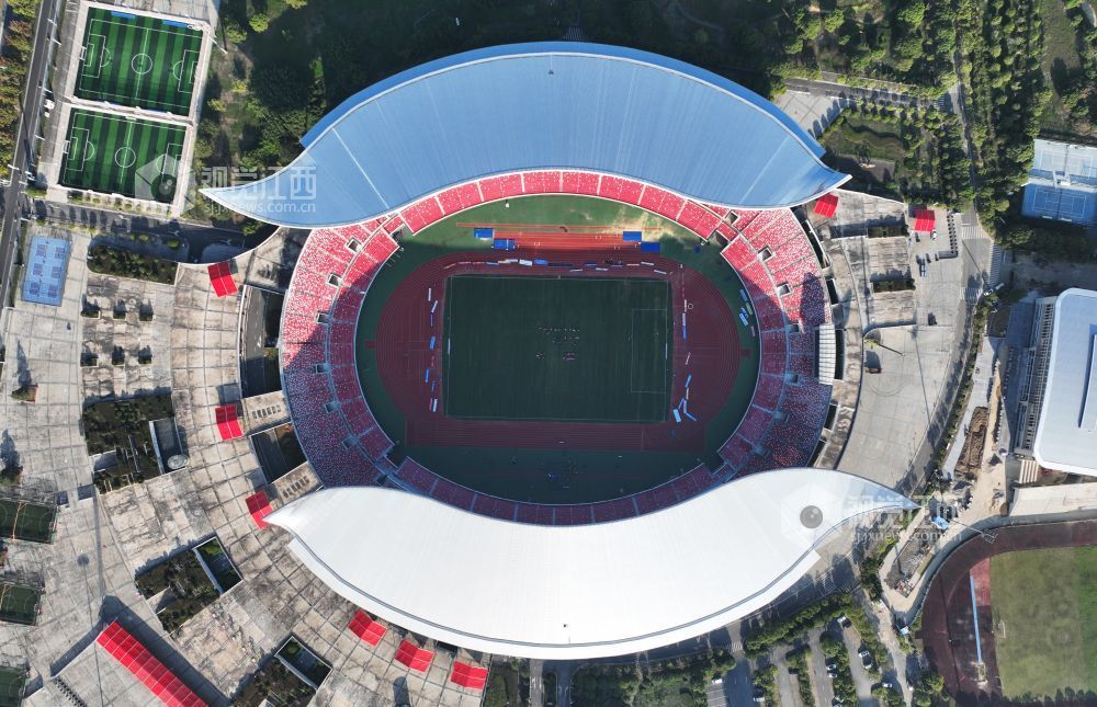 9月18日,航拍镜头下的江西省奥体中心体育场。