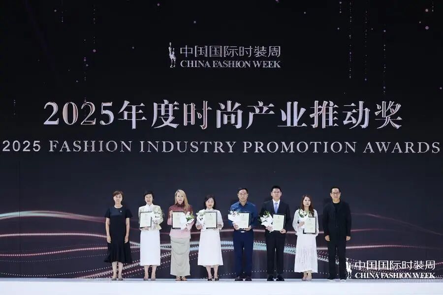 江西教师陈龙斩获中国时装设计最高奖项“金顶奖”