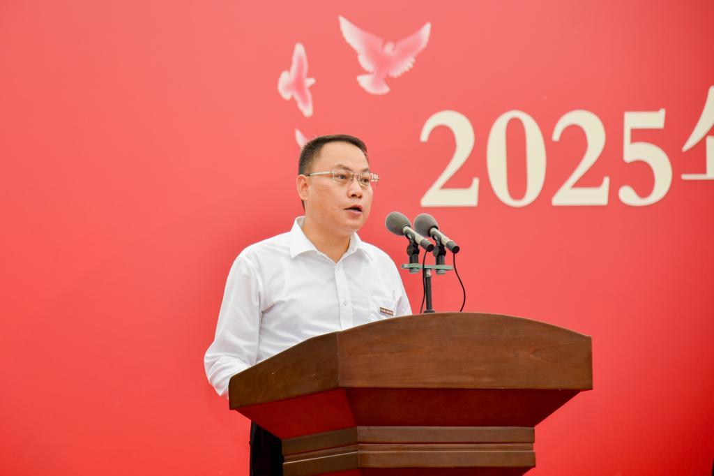 电子与物联网学院刘拥军博士作为教师代表发言