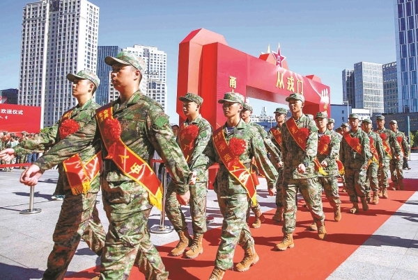 欢送仪式现场。（徐能 崔宁 张昊桦 摄）