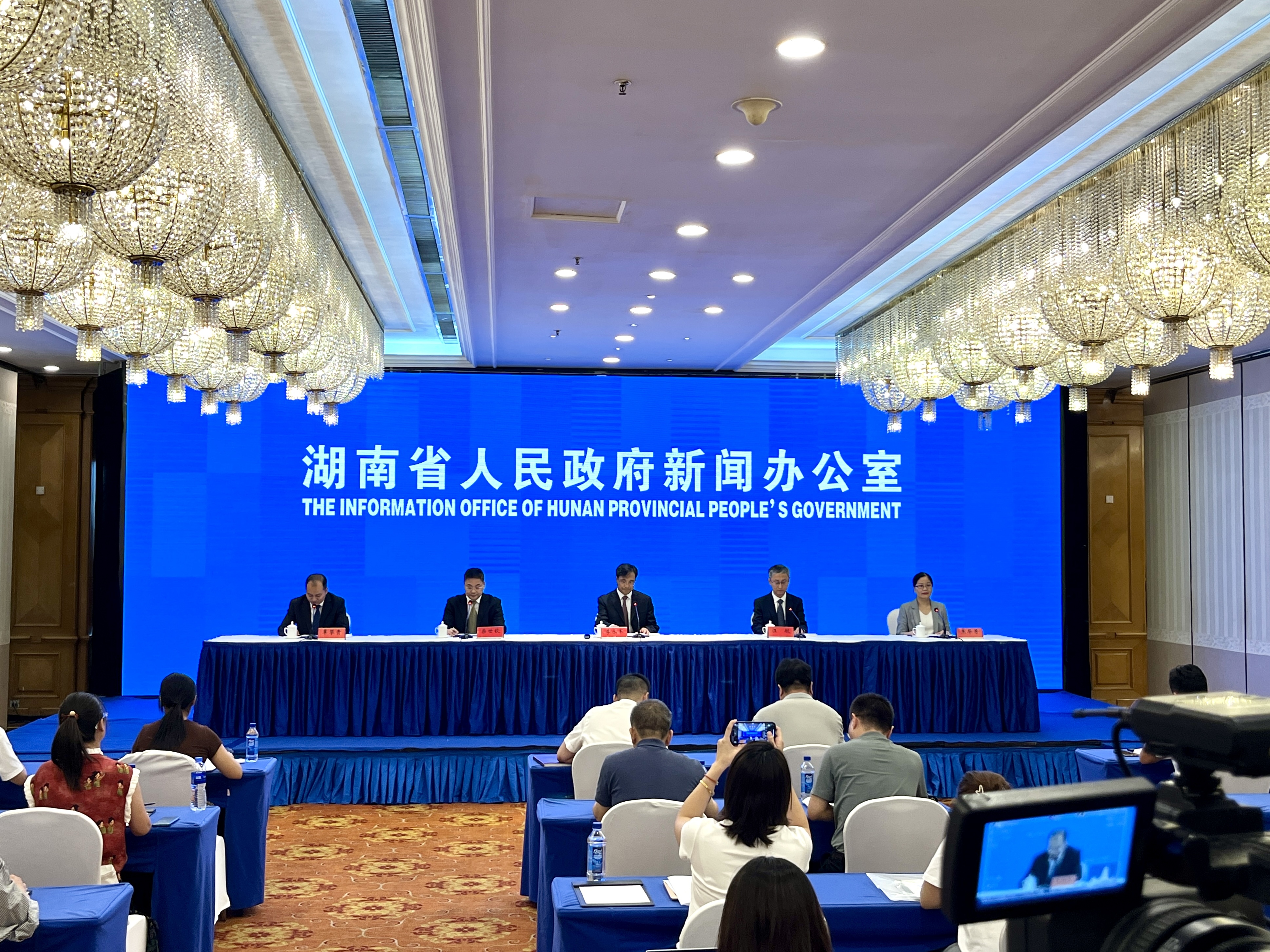 湖南7城联动招贤 28万余岗位邀高校毕业生留湘来湘