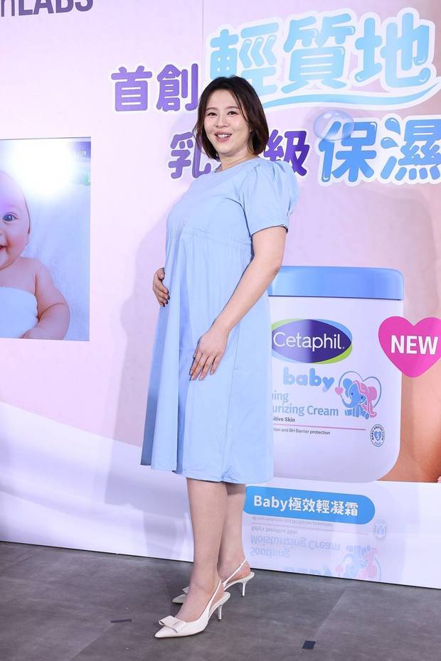 自从怀孕后，刘品言并没有停止工作，主持、拍戏一个都没有落下。