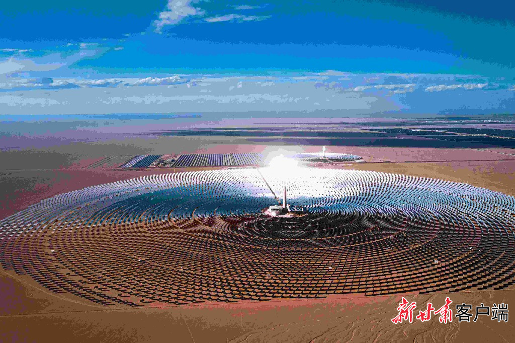 首航高科敦煌100兆瓦熔盐塔式光热发电站　国网敦煌市供电公司提供