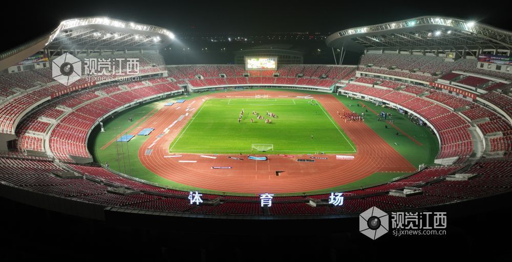 9月18日晚,航拍镜头下的江西省奥体中心体育场。