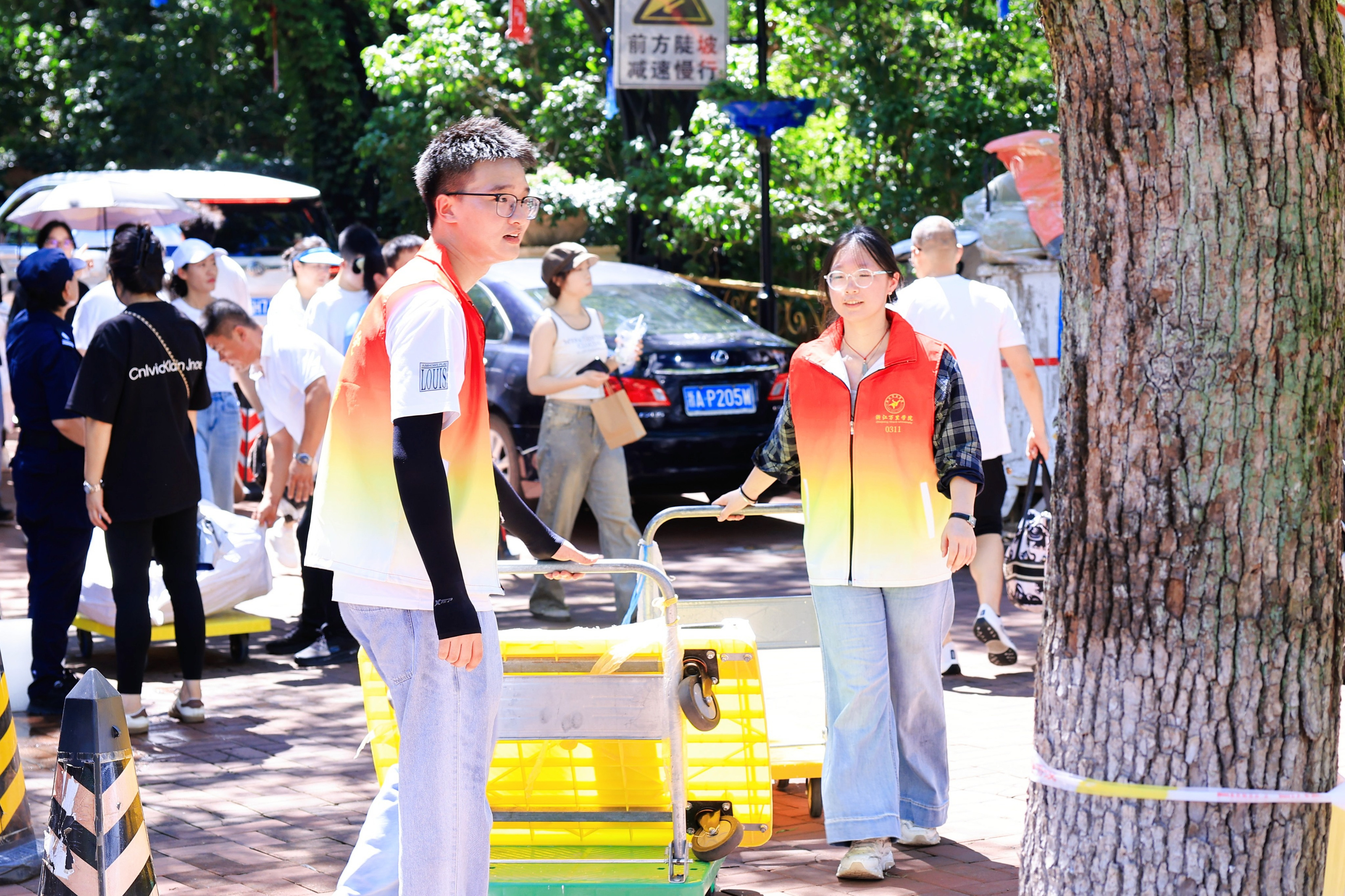 万里很好，你来更好！浙江万里学院以心为炬，点亮新生逐梦路