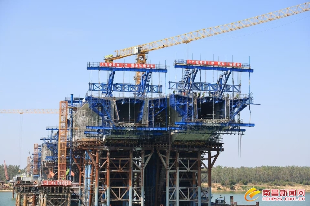 南昌昌南大桥加快建设中（图）
