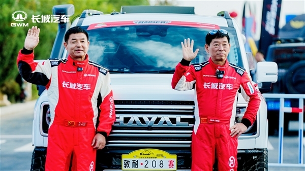 真车圈老炮!61岁的魏建军驾驶哈弗H9 亲自参加敦煌拉力赛