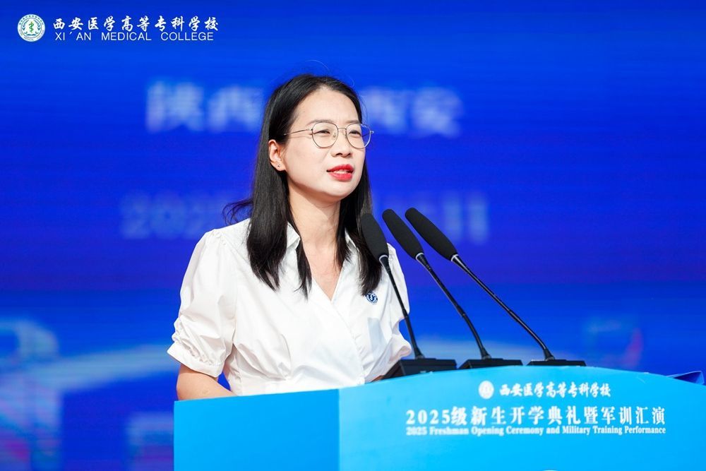 教師代表劉敏講話