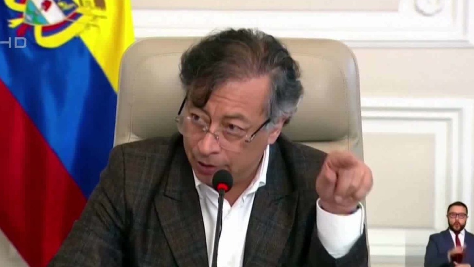 哥伦比亚总统谴责美国取消其禁毒伙伴资格