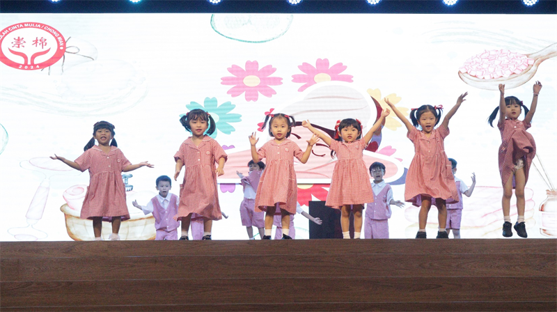 崇棉中小学文化大乐园开营仪式师生表演