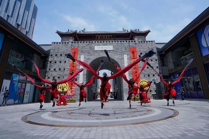 这是2024年4月27日徐州文庙街区开街仪式节目表演。受访者供图