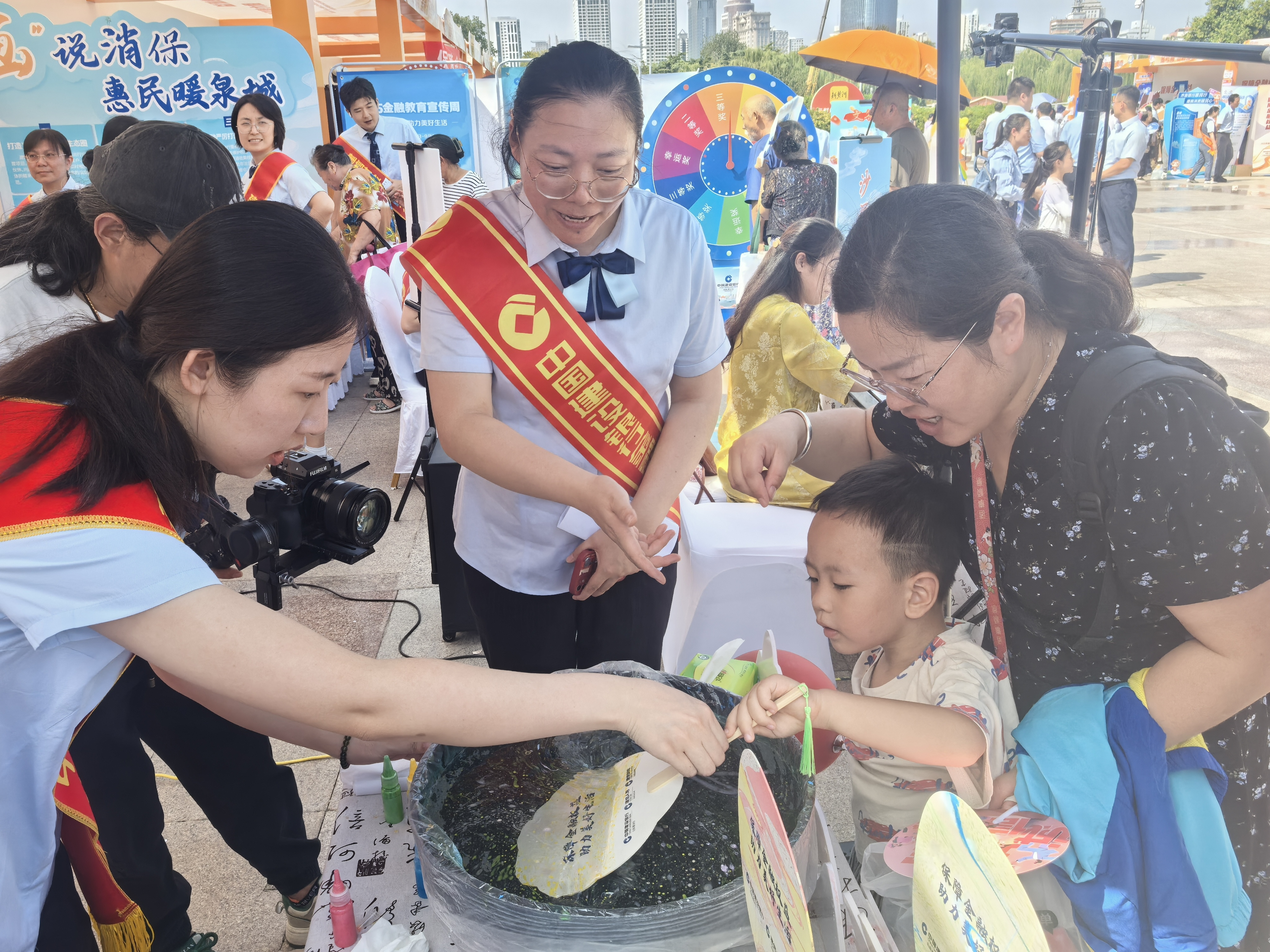 国风艺术邂逅金融消保 中国建设银行山东省分行“画”说消保点亮泉城金融集市