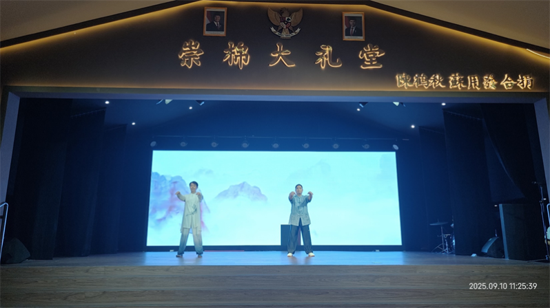 杜杰老师(左)、赵海涛老师(右)中华武术展示