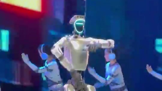 直击甘肃网络安全宣传周名场面　机器人小跑退场太萌了