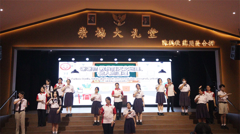 崇棉中小学文化大乐园开营仪式师生表演