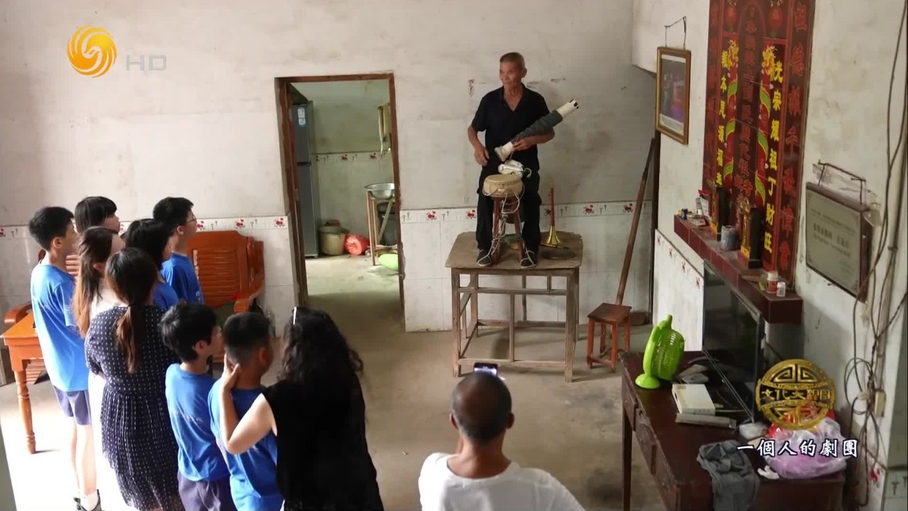 学校学子探秘非遗，刘永安唱响邵阳布袋戏，并呼吁其传承与保护