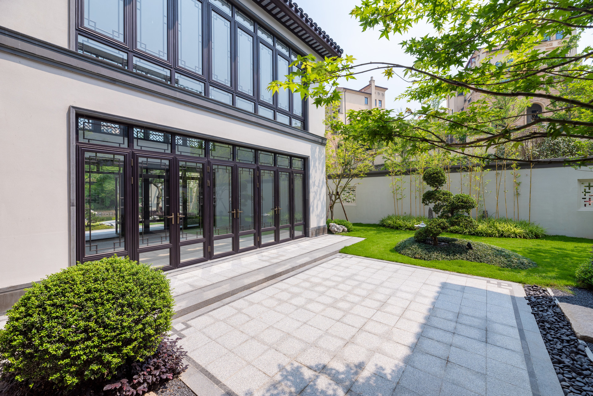 市南区实施三年攻坚行动 老旧楼院绣出新图景