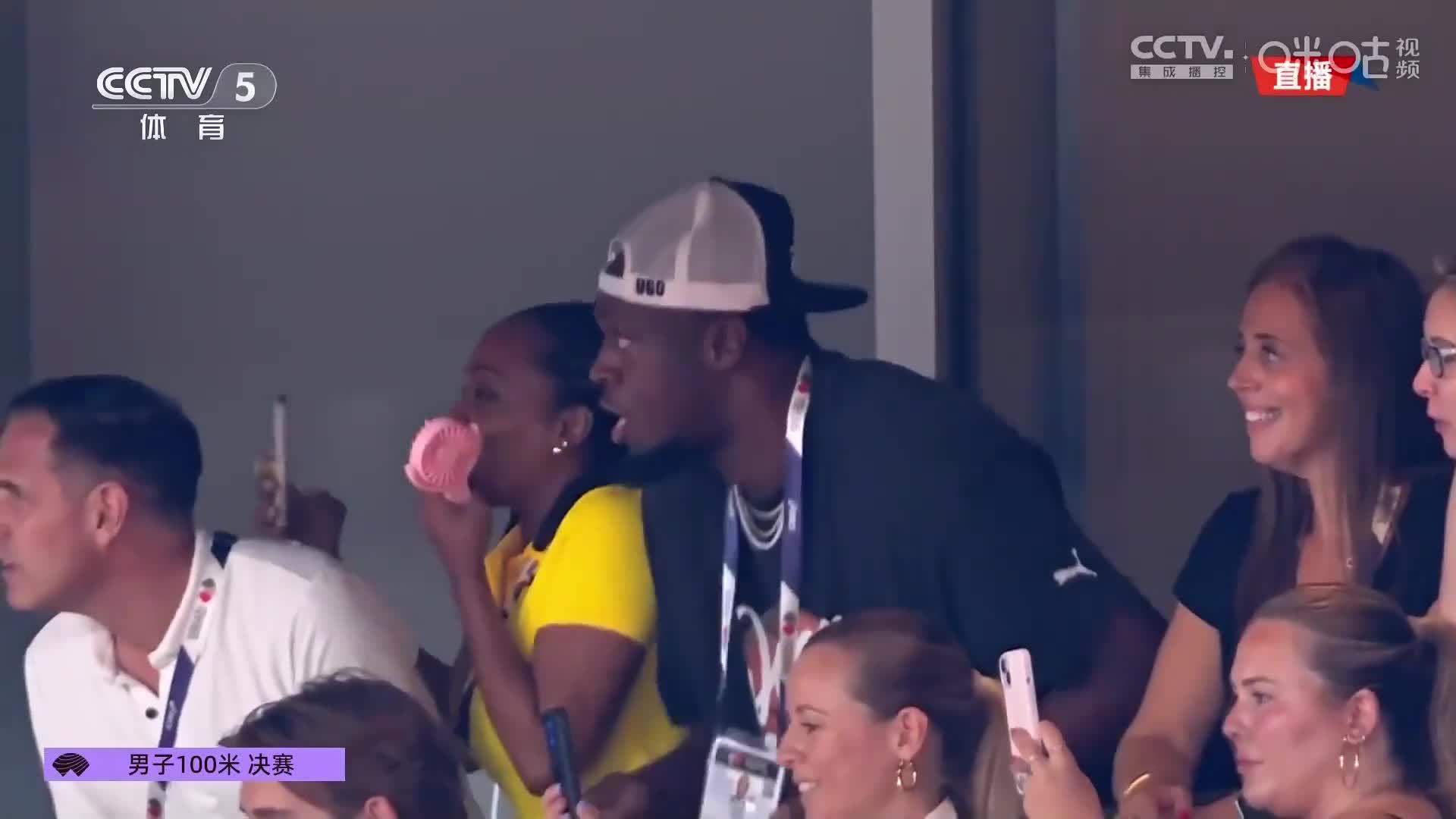 牙买加包揽世锦赛男子百米金银牌，博尔特在看台彻底嗨了