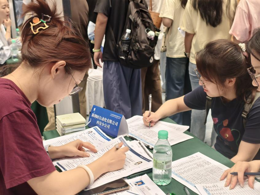 聚才兴链 智引未来——2025年重点产业链硕博人才供需洽谈会在高新区成功举办