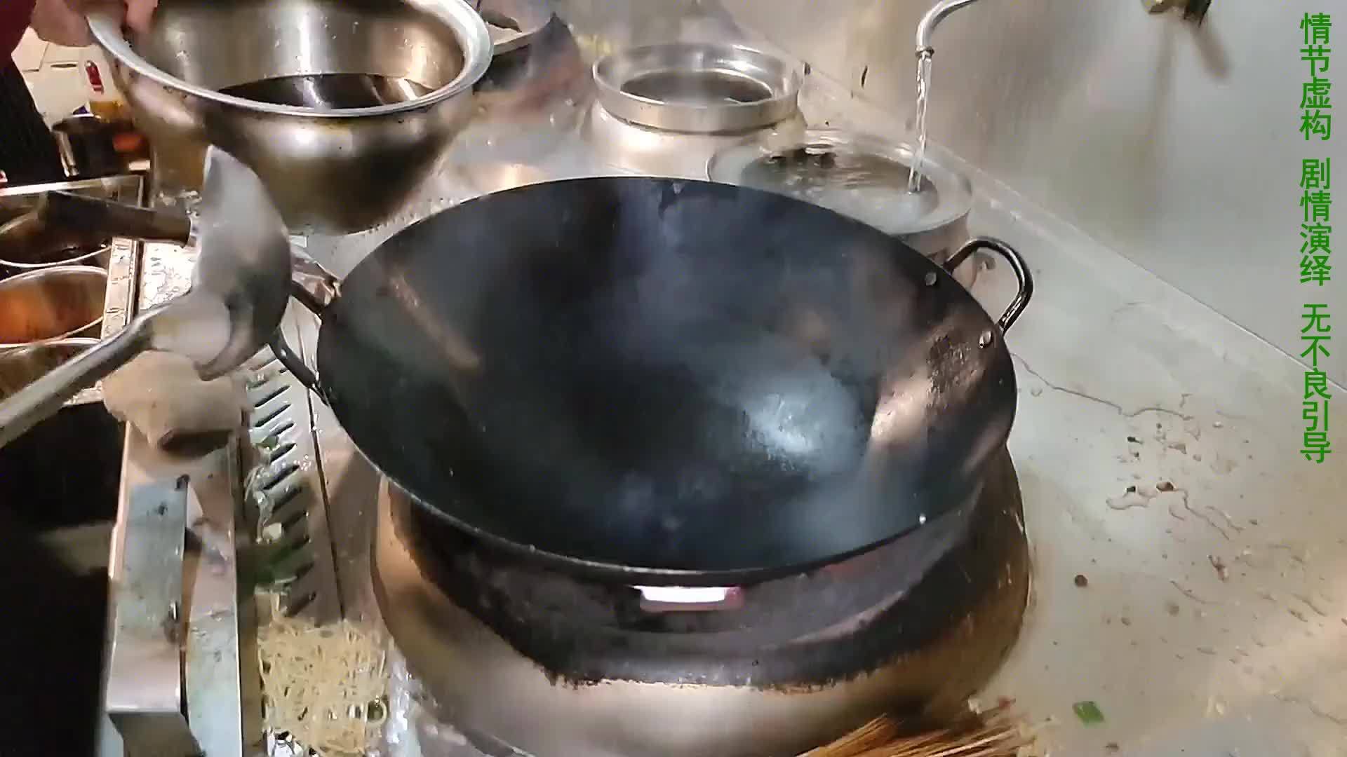 一年能挣五六十万的厨师，看看人家这炒菜的水平，确实不一样