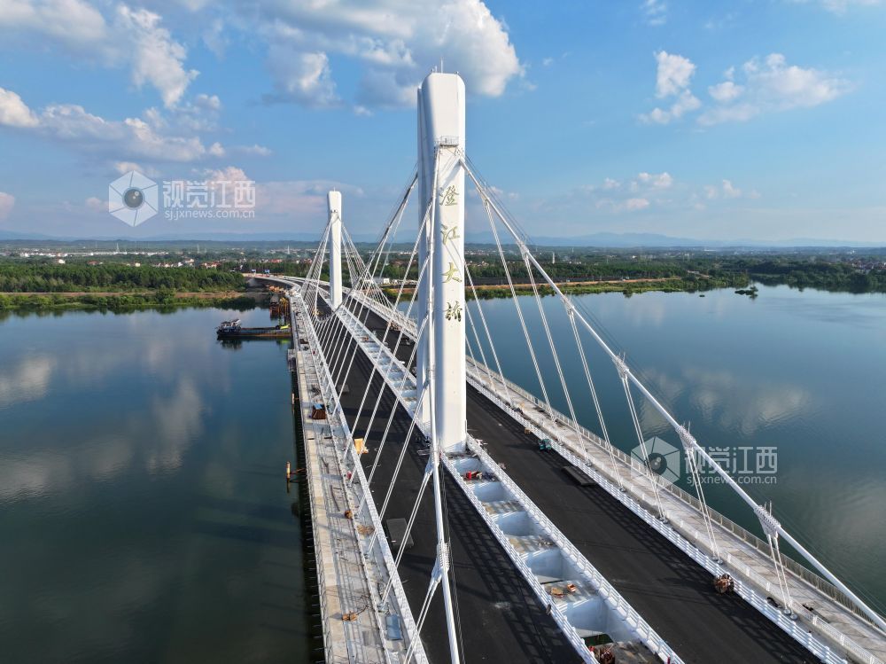 9月15日，江西省吉安市泰和县澄江大桥主体工程完工，即将建成通车。