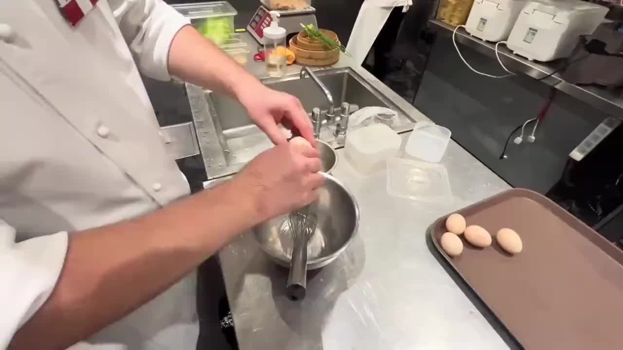 一开始我还不信罗永浩说的是真的，但看了你这电磁炉炒鸡蛋我信了