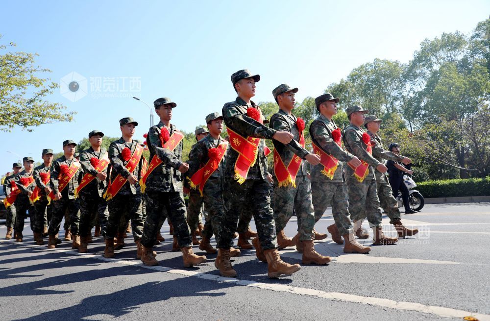 2025年9月15日，预定新兵巡游在江西省吉安市峡江县玉笥大道上。