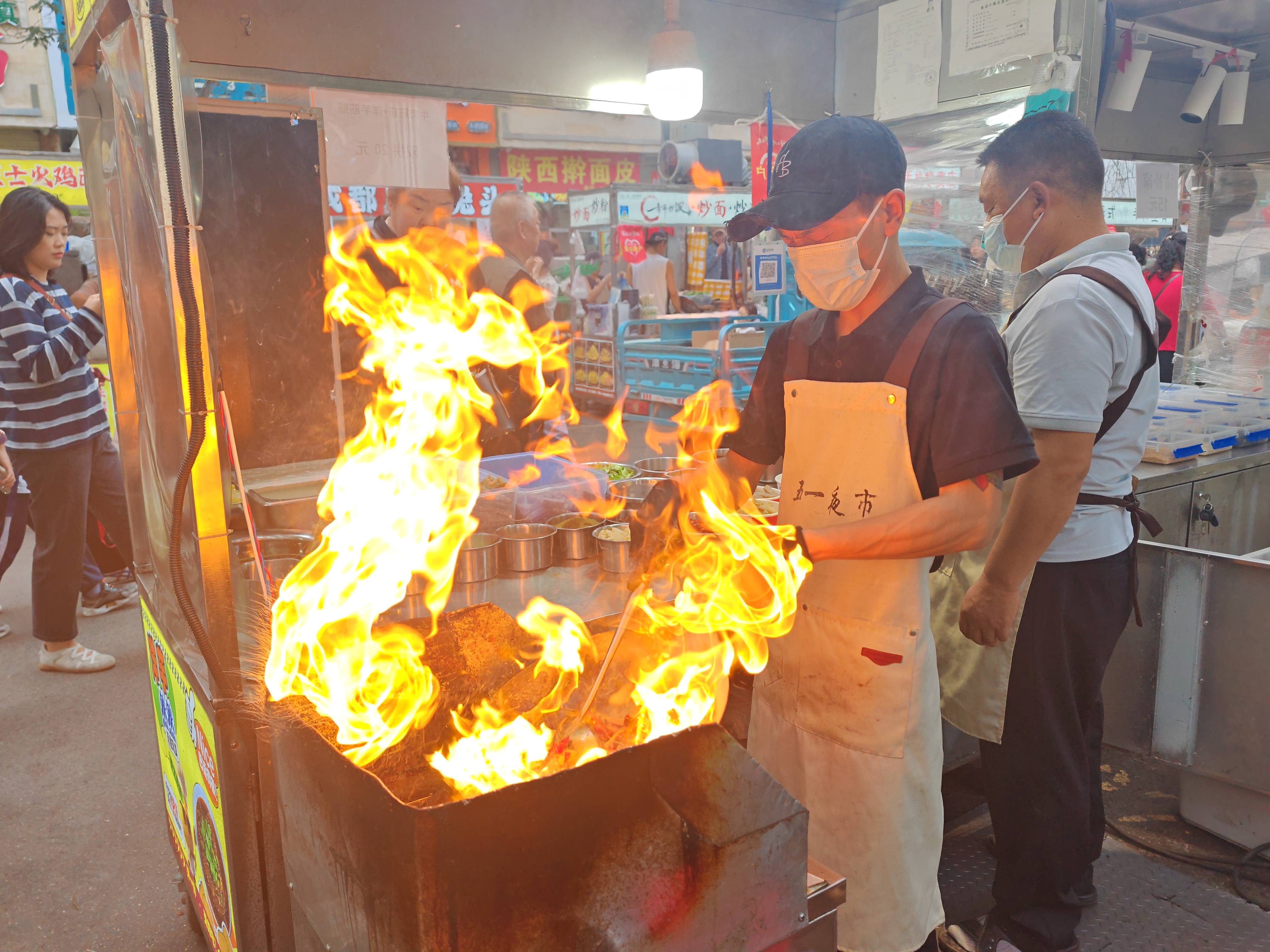 五一夜市“烟火气”