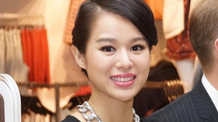 她是香港最干净的女星，身材丰满演戏逼真，因拒绝潜规则事业受阻封面图