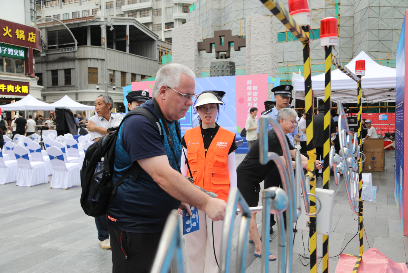 线下到云端，全方位守护 深圳市公安局举办2025年网络安全宣传周“法治日