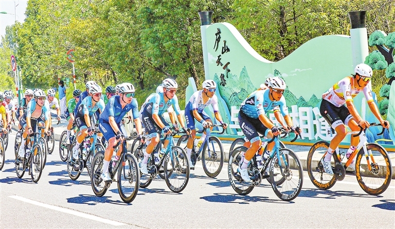 第十三届环鄱阳湖国际自行车大赛九江庐山站开赛（图）