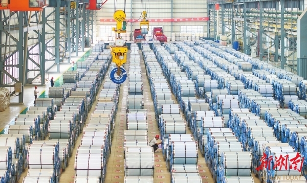 湖南娄底经开区湖南浙湘新材料科技有限公司，硅钢成品整装待发。辜鹏博 摄（湖南图片库）