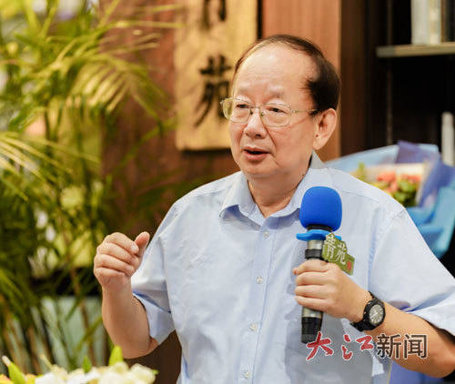 傅修延向讀者分享父親所著《敵軍日記》背后的故事。