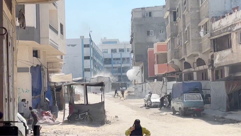 以狂轰加沙城西，逾28万人离开加沙城