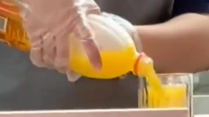 必胜客19元橙汁竟是3元的果粒橙加冰？客服：确实都是果粒橙