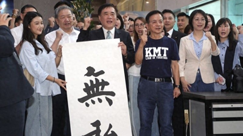 郝龙斌正式登记参选国民党主席，喊话“无私”是参选初衷