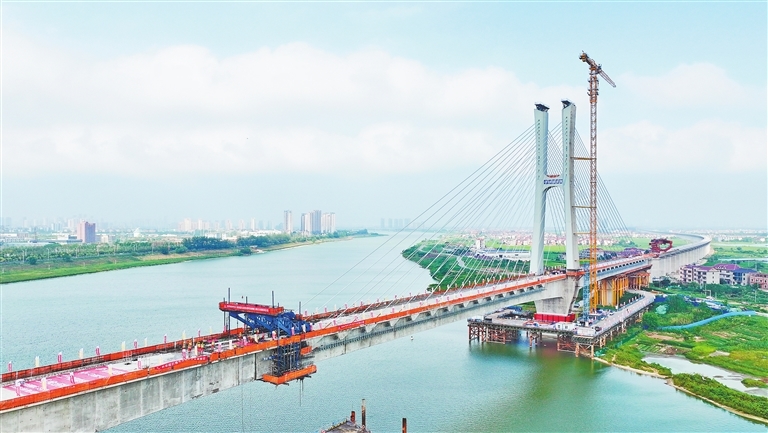 南昌隆兴大桥南支主桥顺利合龙（图）