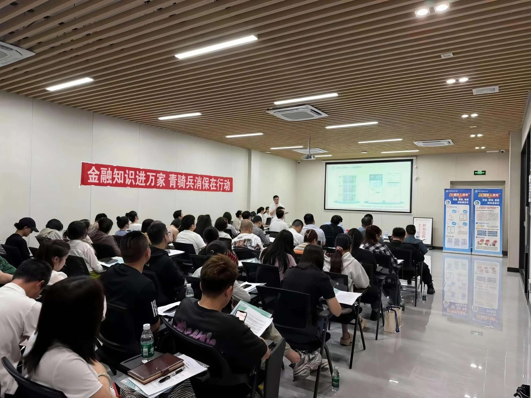 农行深圳坪山支行：金融消保进坪山 青骑守护百姓财