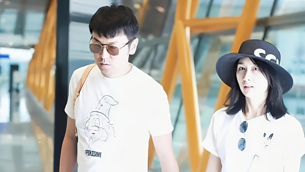 雷佳音的爱情：从校服到婚纱，就是 “熬” 了点大碴子味的甜封面图