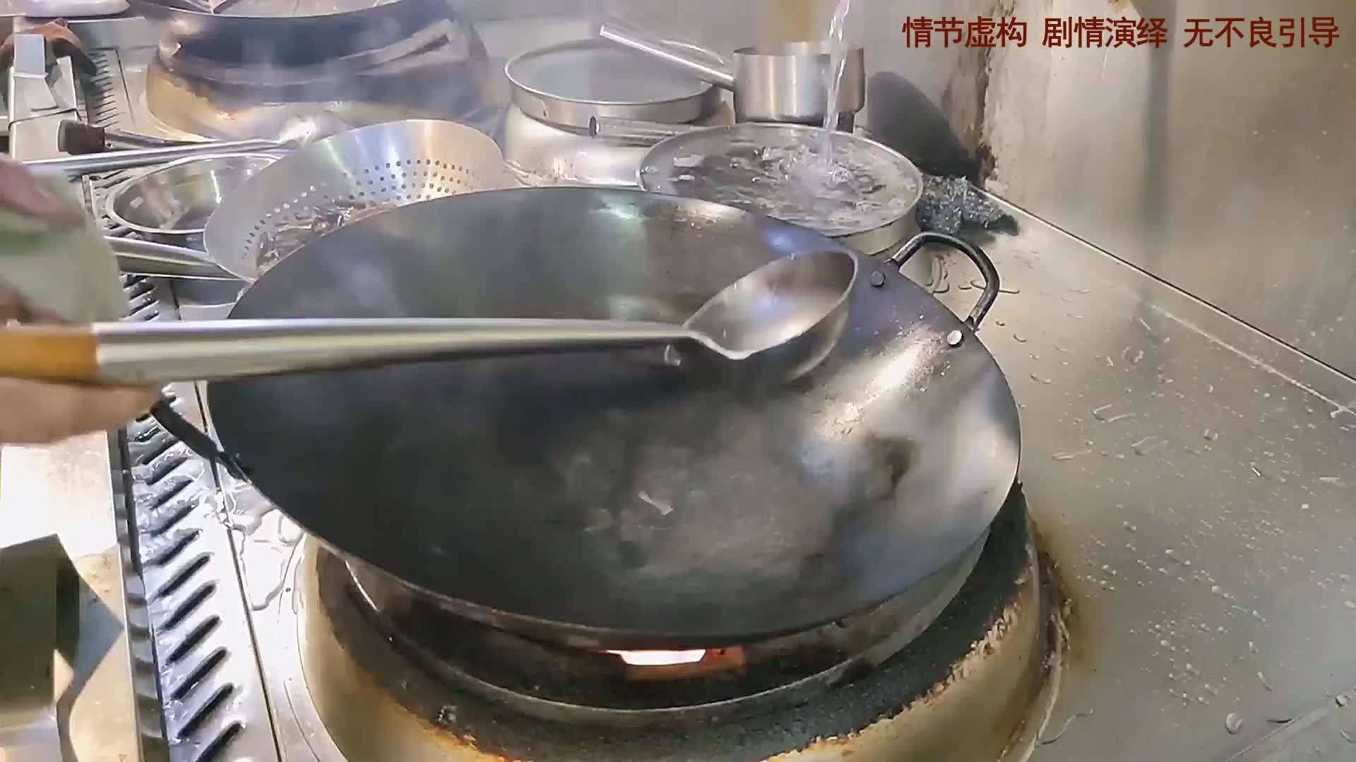 大排档厨师炒菜30多年，一道火爆鳝鱼做到全市闻名，味道独一无二