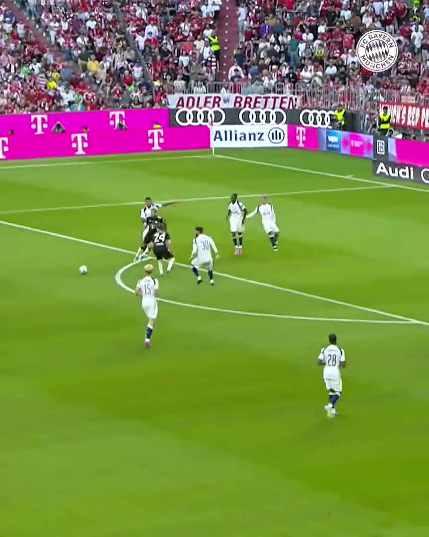 官方：伦纳特-卡尔对热刺时的弧线兜射当选拜仁8月最佳进球