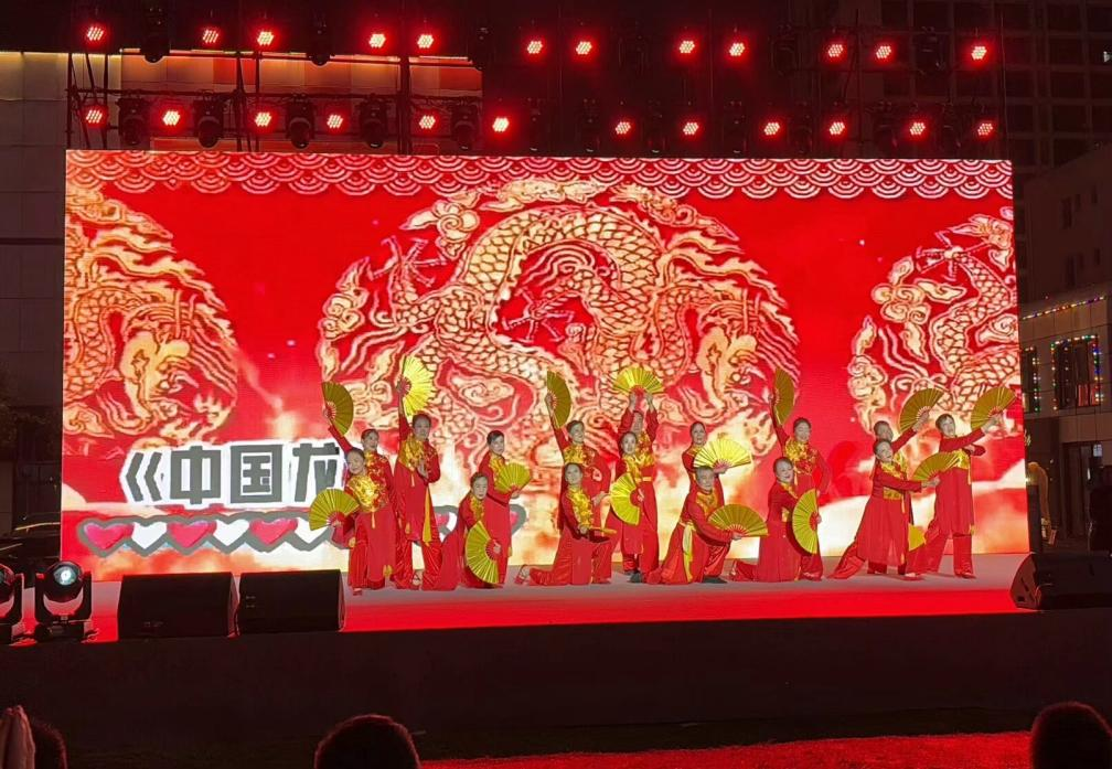 (惠欣社區(qū)藝術(shù)團(tuán)頤秀園舞蹈隊(duì)參加高新區(qū)“醉美夕陽紅”舞蹈大賽)
