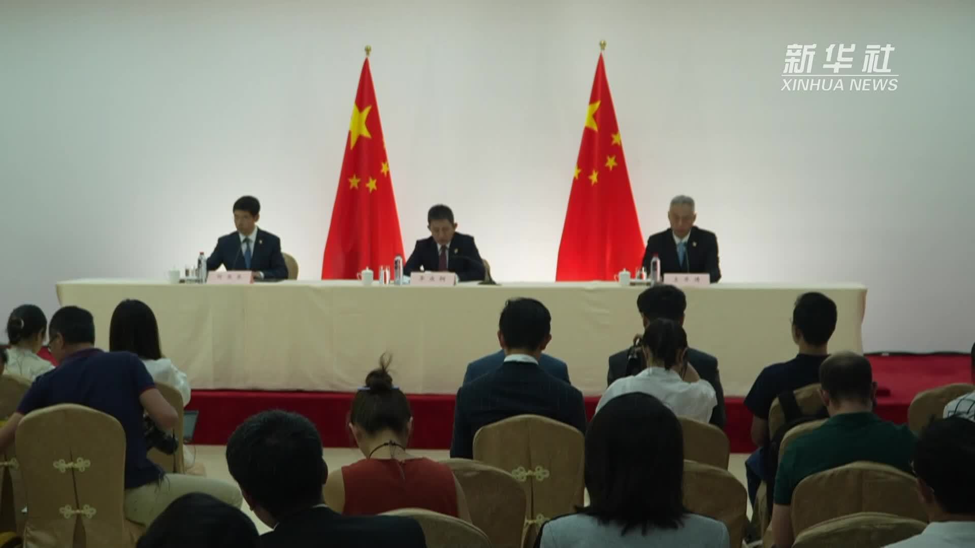 李成钢说，中国绝不会以牺牲原则立场、企业利益和国际公平正义为代价，寻求达成任何协议